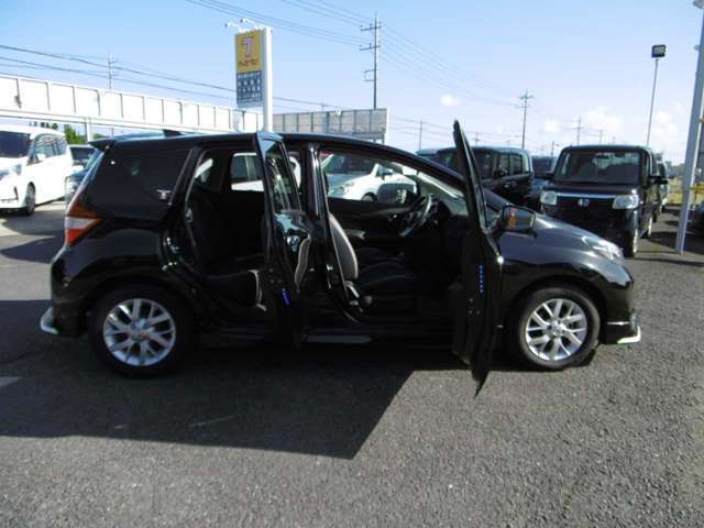 右側ドア開けた状態です