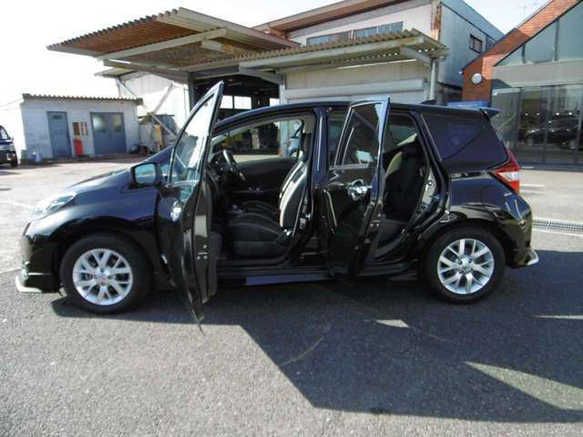 左側ドア開けた状態です