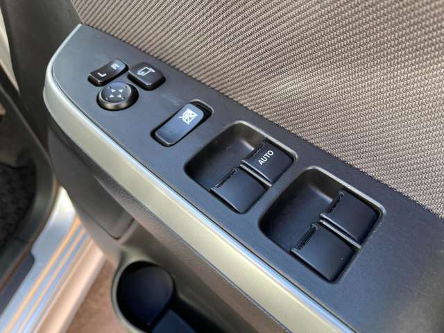 運転席窓操作部の画像です