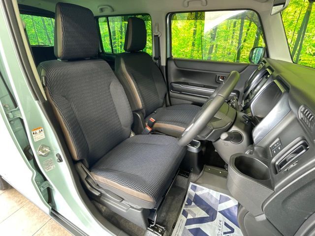 運転席シート廻りは使用感も少なく、良好な状態となっています。丁寧に使われていたことがよくわかりますね。