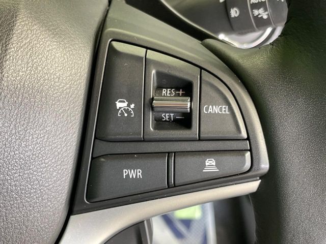 【アダプティブクルーズコントロール】高速道路での長距離走行が楽に！！自動で速度を保つクルーズコントロールが、衝突軽減システムと連携し、前方の車両を感知して車間を保つように速度調節してくれます！！