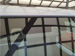 デュアルカメラブレーキサポート（衝突被害軽減システム）を搭載しています