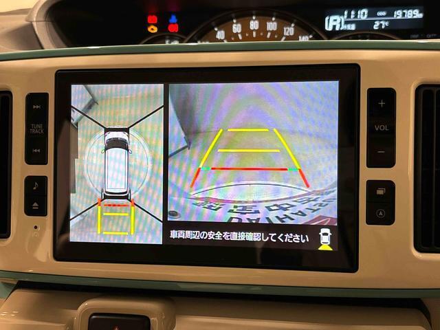 4つのカメラが連動してしっかりサポート。駐車場や狭い路地などでも障害物が確認しやすく、真上からの目線でクルマの周囲が確認できて安心♪