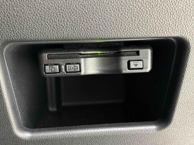 ETCカードを挿入することで高速道路を利用する際の支払いがキャッシュレスになったり、ETCスマートインターチェンジが利用できたり、とても便利なアイテムです！保証は修理保証のみとなります。