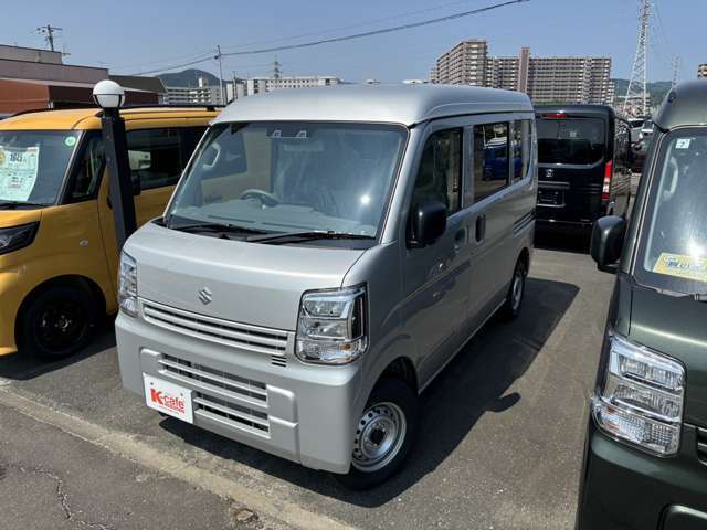 人気の届出済未使用車や厳選中古車を全メーカー豊富に取り揃えております。
