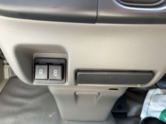 USB入力端子付きです！車の中で携帯の充電が出来ます！