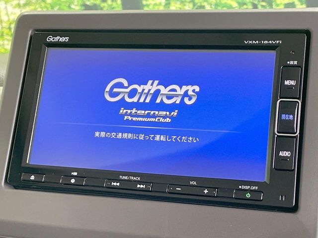 【純正ナビ】人気の純正ナビを装備しております。ナビの使いやすさはもちろん、オーディオ機能も充実！キャンプや旅行はもちろん、通勤や買い物など普段のドライブも楽しくなるはず♪