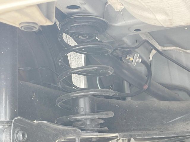 お車を安心してお乗りいただく為には、足回りの定期点検が欠かせません。サービスサポート（有償保証）では無料点検もご提供しており、安心のカーライフをお過ごしいただけるサポート体制が整っています。