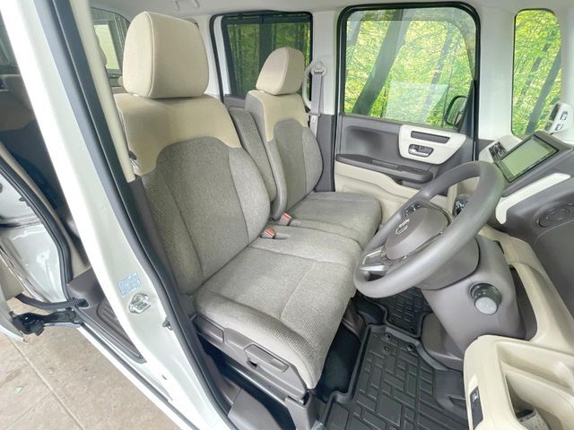 運転席シート廻りは使用感も少なく、良好な状態となっています。丁寧に使われていたことがよくわかりますね。
