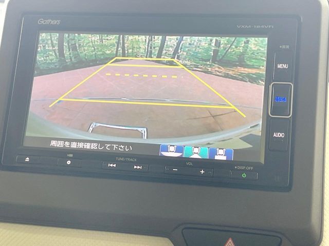 【バックカメラ】駐車時に後方がリアルタイム映像で確認できます。大型商業施設や立体駐車場での駐車時や、夜間のバック時に大活躍！運転スキルに関わらず、今や必須となった装備のひとつです！
