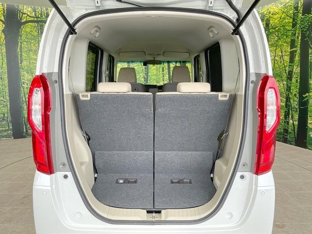 普段のお買い物や通勤、送迎等に十分な荷室スペースを確保しております。セカンドシートを倒すと、大きな荷物の積載も可能です♪