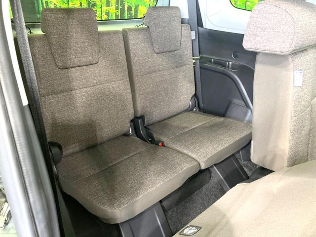3列目シートはもちろん状態良好☆大人でもゆったりと座って頂けますので、大人数でのお出かけもラクラクです♪ご家族で、気の知れた仲間で、ドライブに行くのが楽しみですね♪