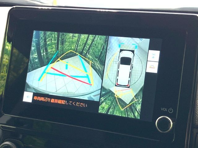 【パノラミックビューモニター】専用のカメラにより、上から見下ろしたような視点で360度クルマの周囲を確認することができます☆死角部分も確認しやすく、狭い場所での切り返しや駐車もスムーズに行えます。