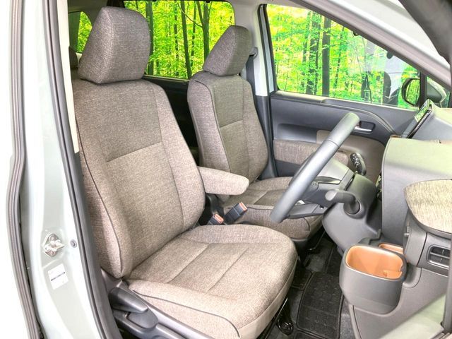 運転席シート廻りは使用感も少なく、良好な状態となっています。丁寧に使われていたことがよくわかりますね。