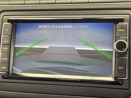 ●ガイドライン付きバックカメラ：不安な駐車もこれで安心！ガイドライン付きなので狭い箇所での駐車もラクラクです！