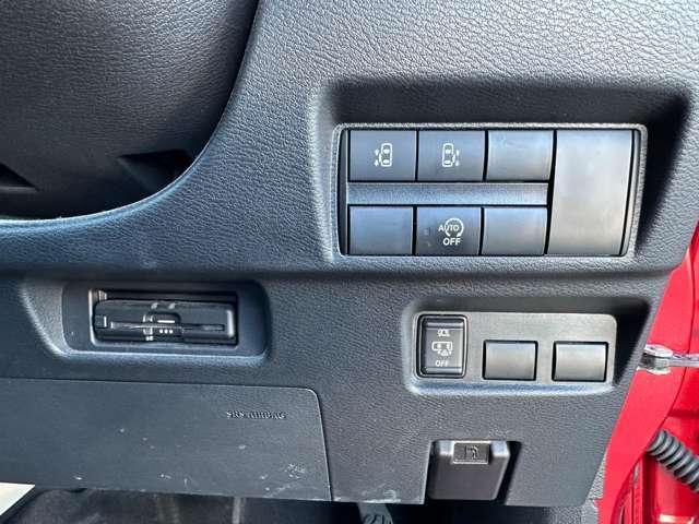 ナビ連動ビルトインETC車載器付きです。納車の当日からご利用いただけます。◎掲載後すぐに販売が決まってしまう場合もございますのでご来店前にお電話でご予約を頂ければ幸いです。