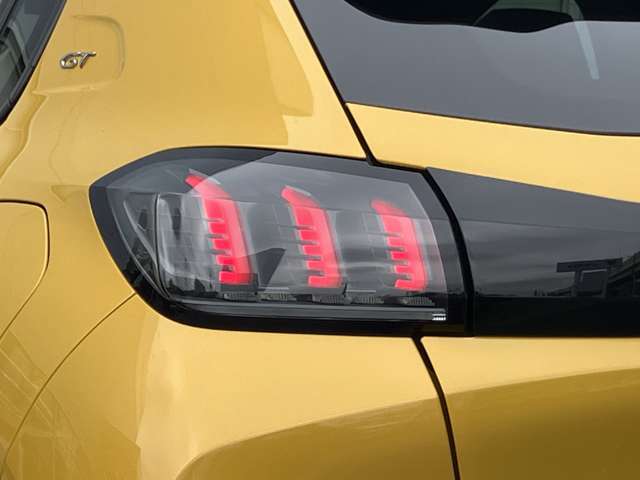 テールライトも3本のLEDとなっており、プジョーのブランドアイデンティティを確立させます！