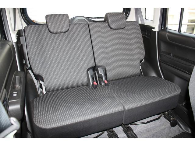 車検整備付メンテナンスパックの整備内容は・エンジンオイル・オイルフィルター・冷却水交換、ブレーキ分解、清掃、給油、調整作業、下回り洗浄作業が含まれております。車検にかかる法定費用は別途頂戴致します。
