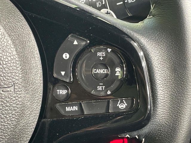 【アダプティブクルーズコントロール】高速道路での長距離走行が楽に！！自動で速度を保つクルーズコントロールが、衝突軽減システムと連携し、前方の車両を感知して車間を保つように速度調節してくれます！！