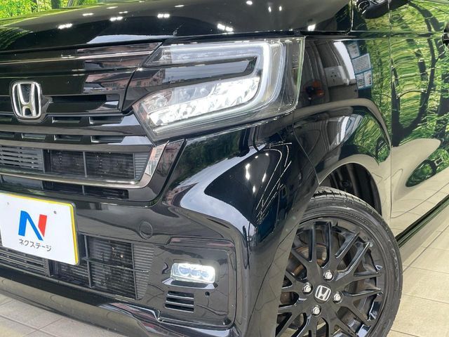 【シーケンシャルターンランプ付きLEDヘッドライト】人気の『流れるウィンカー』付きのLEDヘッドライトを装備♪高級感はもちろん、点灯時は存在感たっぷりで他車からも認識されやすく安心です。