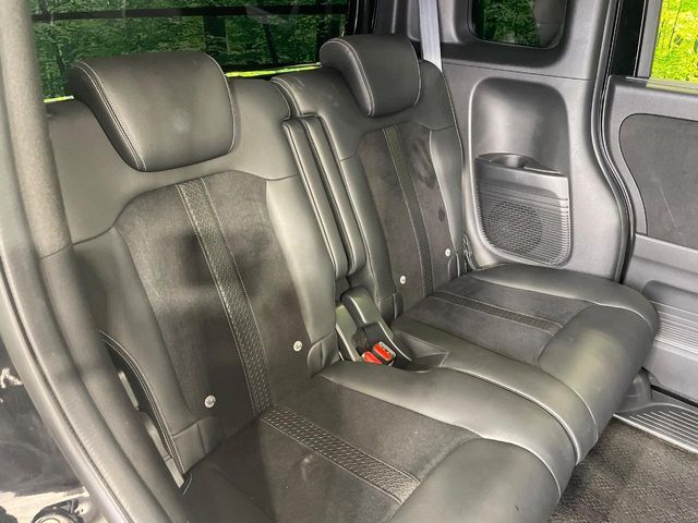 3列目シートはもちろん状態良好☆大人でもゆったりと座って頂けますので、大人数でのお出かけもラクラクです♪ご家族で、気の知れた仲間で、ドライブに行くのが楽しみですね♪