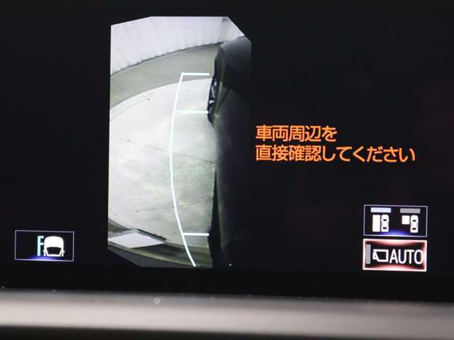運転席からの死角となる左前のタイヤ付近を映し出し、安全に貢献するサイドモニターが搭載されています。