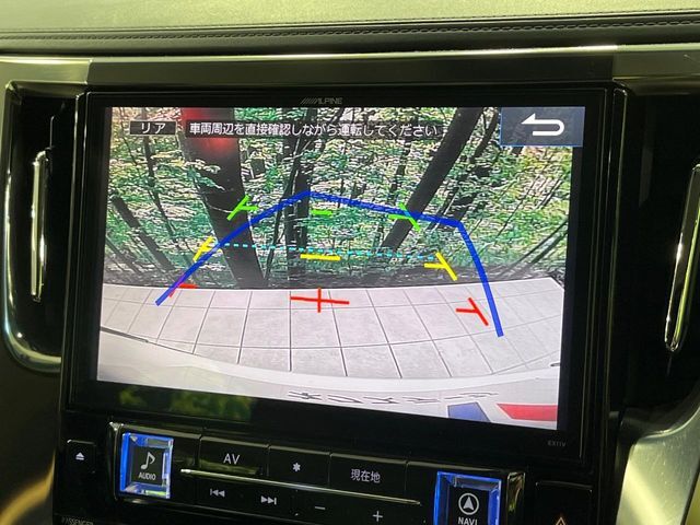 【バックカメラ】駐車時に後方がリアルタイム映像で確認できます。大型商業施設や立体駐車場での駐車時や、夜間のバック時に大活躍！運転スキルに関わらず、今や必須となった装備のひとつです！