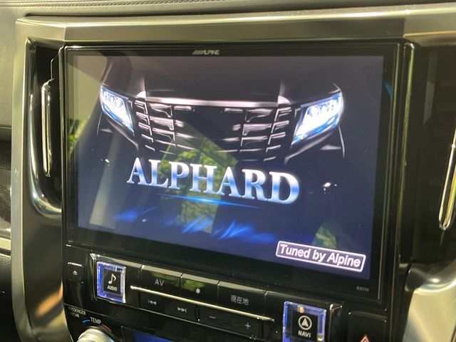 【BIG-X11インチナビ】人気の大画面BIG-Xナビを装備。専用設計で車内の雰囲気にマッチ！ナビ利用時のマップ表示は見やすく、テレビやDVDは臨場感がアップ！いつものドライブがグッと楽しくなります♪