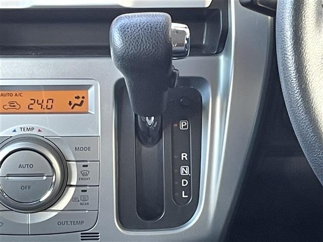 【シフトレバー】シフトも操作しやすく快適なドライブを楽しんでいただけます！