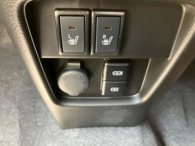 ☆車両の状態、見積もり金額など気になる点ご質問等ございましたらお気軽にメール、ご連絡下さい。細かくご説明いたします☆気になるお車が有れば乗り比べしてみて下さい！当店は全車試乗可能となっております♪