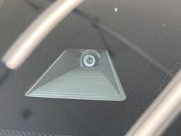 【ホンダセンシング】走行中に前方の車両等を認識し、衝突しそうな時は警報とブレーキで衝突回避と被害軽減をアシスト。より安全にドライブをお楽しみいただけます。