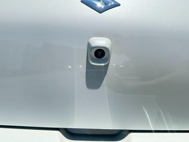 バックカメラになります！！車両後ろ側を映し出してくれます！！
