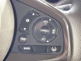 【ホンダセンシング】走行中に前方の車両等を認識し、衝突しそうな時は警報とブレーキで衝突回避と被害軽減をアシスト。より安全にドライブをお楽しみいただけます。