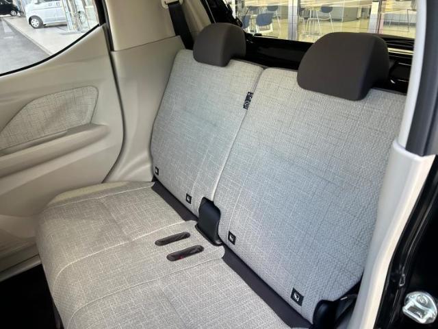 WECARSでは各商談席に大型モニターをご用意しております！見やすい大画面でゆったりと全国の在庫をご覧いただけます！是非ご来店お待ちしております！
