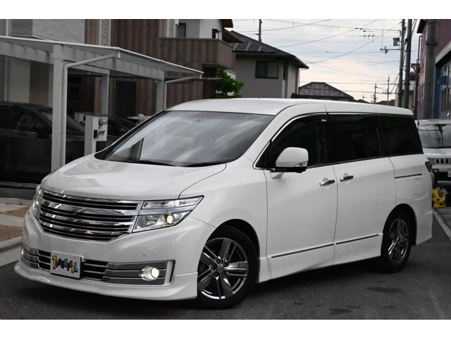 【高品質車専門店】毎月約30台のお車が入庫する中で、本当に自信を持って販売できる『高品質車』のみに厳選して在庫しております。ご安心の上、ご検討下さいませ。