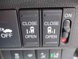 両側電動スライドドアは、ワンタッチで開閉可能！挟み込み防止機能も付いておりますので、お子様の乗り降りにも安心ですね。