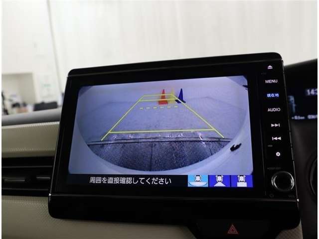 【バックモニター】付です。バックギヤに入れるだけで、ナビの画面に後方視界を映し出して非常に便利ですよ(^^♪後ろが見えることで安全確認も出来ますね☆