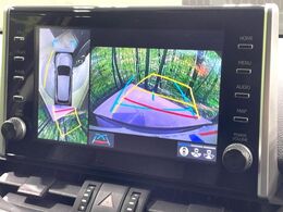 【パノラミックビューモニター】専用のカメラにより、上から見下ろしたような視点で360度クルマの周囲を確認することができます☆死角部分も確認しやすく、狭い場所での切り返しや駐車もスムーズに行えます。