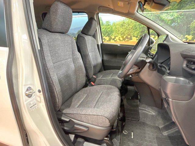 運転席シート廻りは使用感も少なく、良好な状態となっています。丁寧に使われていたことがよくわかりますね。