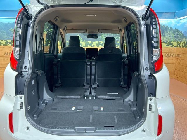 普段のお買い物や通勤、送迎等に十分な荷室スペースを確保しております。セカンドシートを倒すと、大きな荷物の積載も可能です♪
