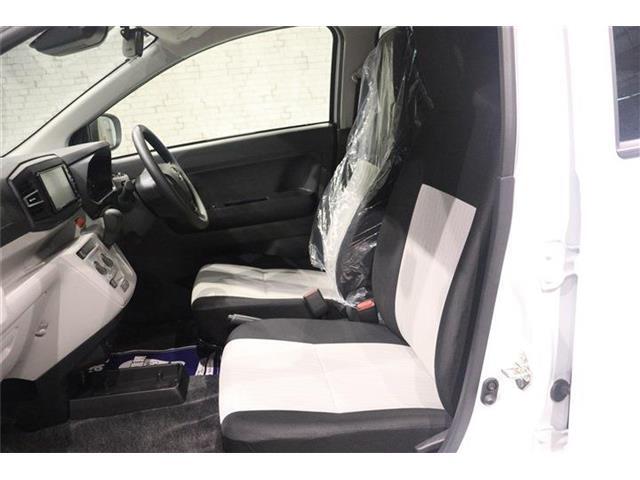 体格に合わせてシートの位置をきめ細かく調節できるので、いつでも最適な運転姿勢をキープ。操作も軽く、ラクラクです