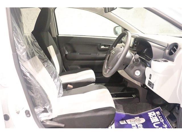 良好な視界とスムーズな乗り降りを実現した運転席。運転席はアイポイントを高くし視界良好です。