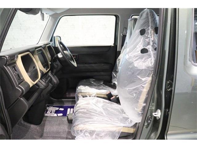 体格に合わせてシートの位置をきめ細かく調節できるので、いつでも最適な運転姿勢をキープ。操作も軽く、ラクラクです