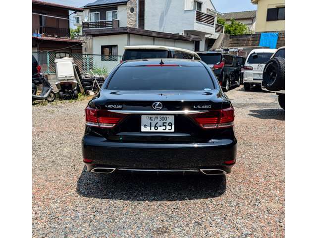 一人で営業している為、日中はほぼ外出しております。現車確認はメール、またはお電話でご確認ください。