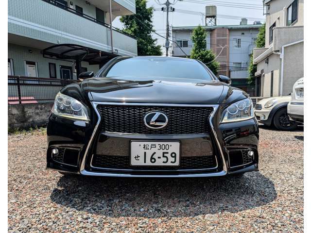 一人で営業しております。日中は名義変更や買取、納車に出ている為、不在なことが多いです。現車確認の際は電話でご予約お願い致します。