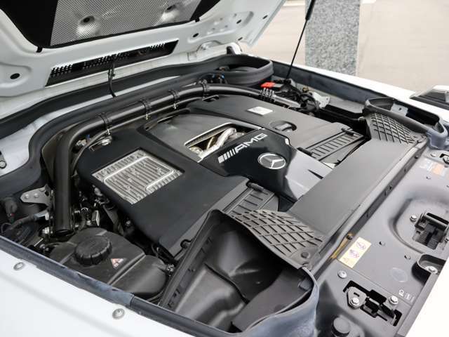 ◆4.0L V型8気筒DOHCエンジン+ツインターボ ◆585ps/6,000rpm:86.7kgm/3,500rpm(カタログ値)