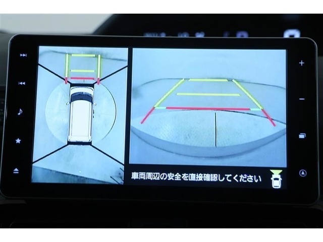 車を上から見たような視点のパノラミックビューモニター。後方の死角だけでなく左右や前方の障害物の発見もしやすくなります！