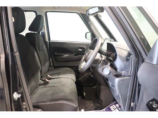 良好な視界とスムーズな乗り降りを実現した運転席。運転席はアイポイントを高くし視界良好です。