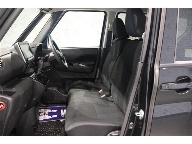 体格に合わせてシートの位置をきめ細かく調節できるので、いつでも最適な運転姿勢をキープ。操作も軽く、ラクラクです