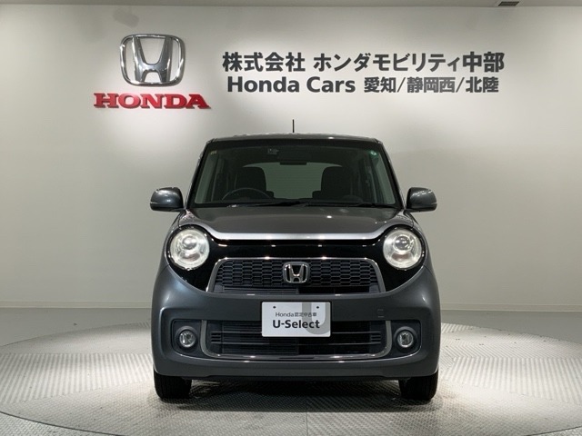 当社の車両には『安心して車選びをしていただくために』お支払い総額を表示しております。税金、自賠責保険料、登録費用、リサイクル料金が含まれており、県内登録及び届出で店頭納車の場合になります。